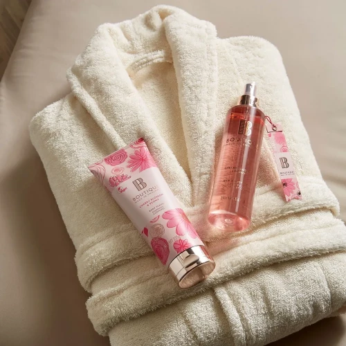 Boutique / Скраб для тела Цветок вишни и пион 238мл./Cherry Blossom & Peony